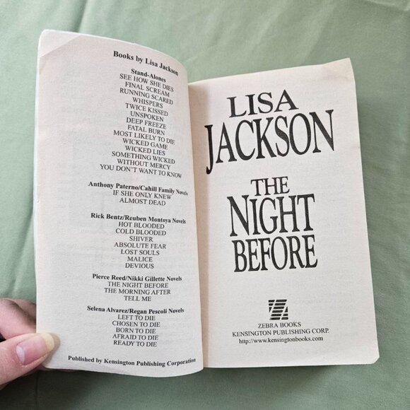 2 Book Bundle:‎ Sandra Brown - Out of Nowhere & Lisa Jackson - The Night Before - Picture 4 of 10